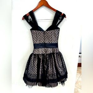 Gorgeous mini dress. Can wear to any party. Worn once and still new